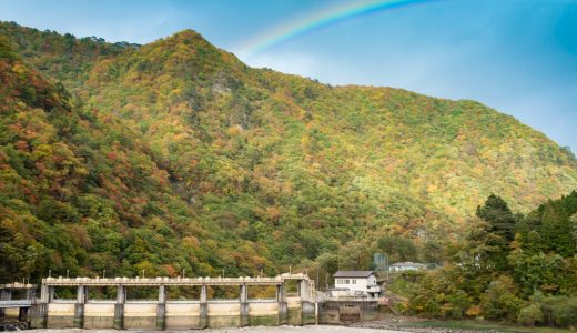 川俣温泉 瀬戸合峡の紅葉 美しい紅葉をほぼ渋滞なしでゆったり味わえる名所 5秒でくりやま